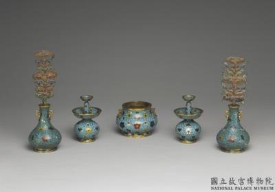 图片[2]-Vase from the set of five altar pieces with plum-blossom decoration in cloisonne enamels, Qing dynasty, Kangxi reign (1662-1722)-China Archive